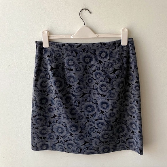 Ann Taylor Velvet Stretch Fabric Skirt - Grey Blue Floral - Size 10 - Picture 3 of 7